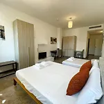 מלון דירות Ego' & Center 4*