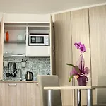 Ξενοδοχείο με διαμερίσματα Ego' & Center 4*