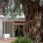 Ξενοδοχείο με διαμερίσματα Ego' & Center 4*