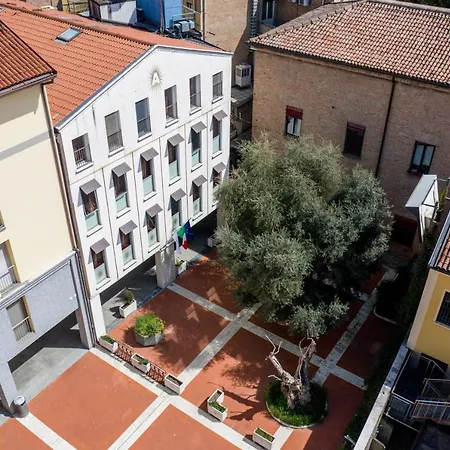 Ego' & Center Aparthotel