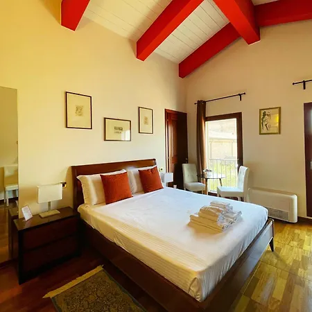 Ego' アパートホテル フェラーラ