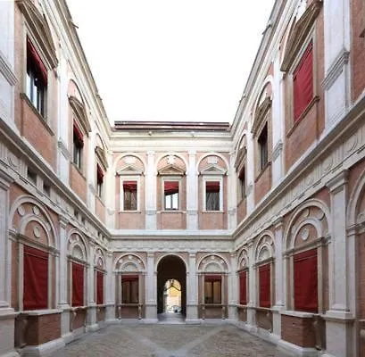 Ego' & Center 4* Ferrara