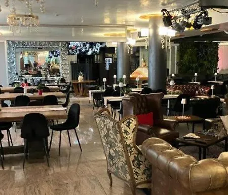 Apartahotel Ego' & Center