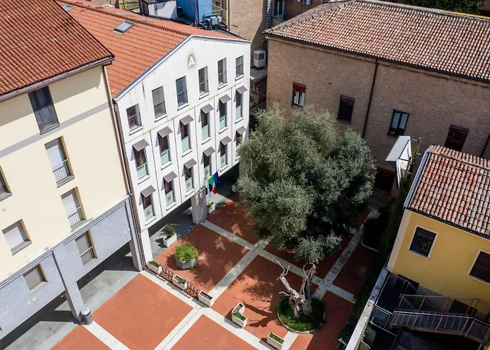 Ego' & Center Aparthotel